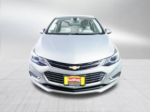 Used 2018 Chevrolet Cruze Premier image 2