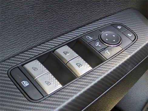 New 2025 Mitsubishi Outlander SE image 27