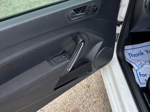 Used 2014 Volkswagen Beetle 2.5 image 9