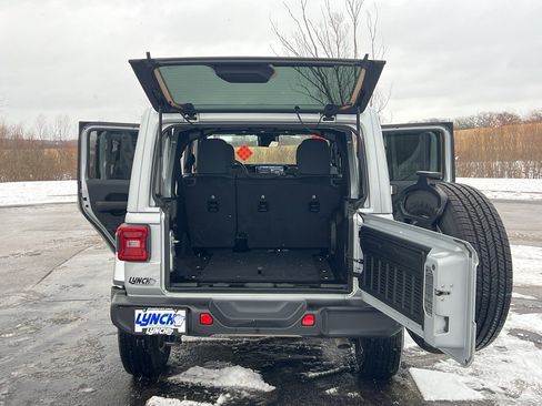 Used 2024 Jeep Wrangler Sahara w/ Technology Group image 37