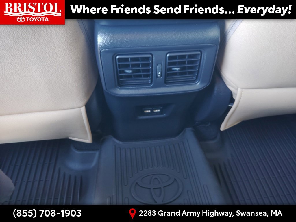 Used 2021 Toyota RAV4 XLE w/ Convenience Package AWD/4WD image 18