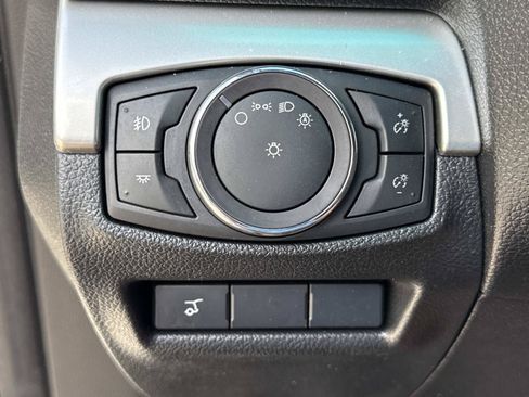 Used 2017 Ford Explorer XLT w/ Equipment Group 202A FWD image 29