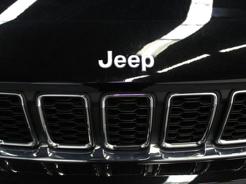 New 2025 Jeep Grand Cherokee Laredo X w/ Luxury Tech Group I image 35