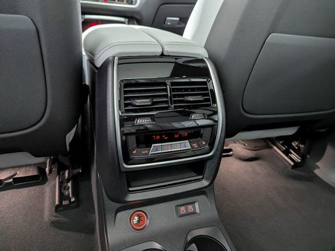 Used 2025 BMW X7 xDrive40i w/ Premium Package image 49