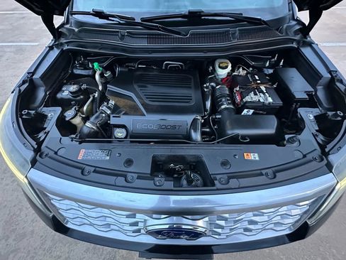 Used 2016 Ford Explorer Platinum image 32
