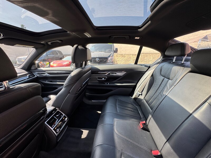 Used 2019 BMW 740i w/ M Sport Package RWD image 29