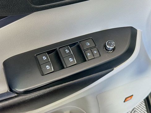 Used 2018 Toyota Highlander Limited Platinum AWD/4WD image 18