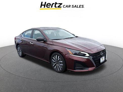 Used 2025 Nissan Altima 2.5 SV image 1