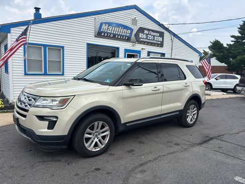 Used 2018 Ford Explorer XLT w/ Equipment Group 202A AWD/4WD image 2