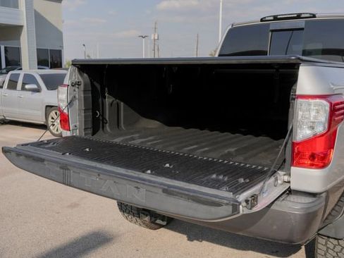 Used 2016 Nissan Titan PRO-4X image 11