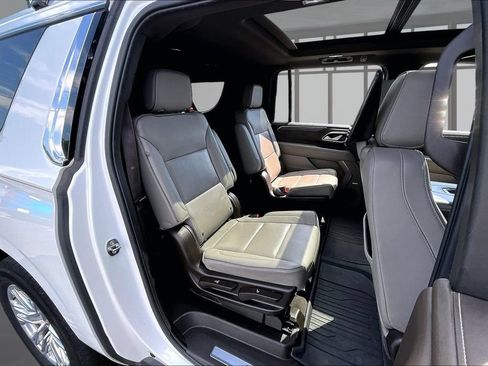 Used 2022 GMC Yukon XL SLT w/ SLT Premium Package AWD/4WD image 27