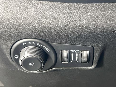 Used 2022 Jeep Compass Limited image 10