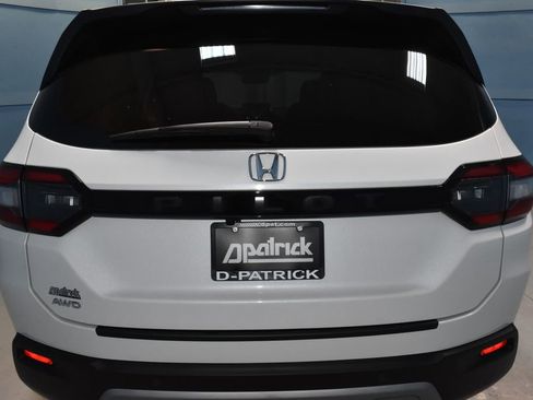 Used 2025 Honda Pilot EX-L image 32