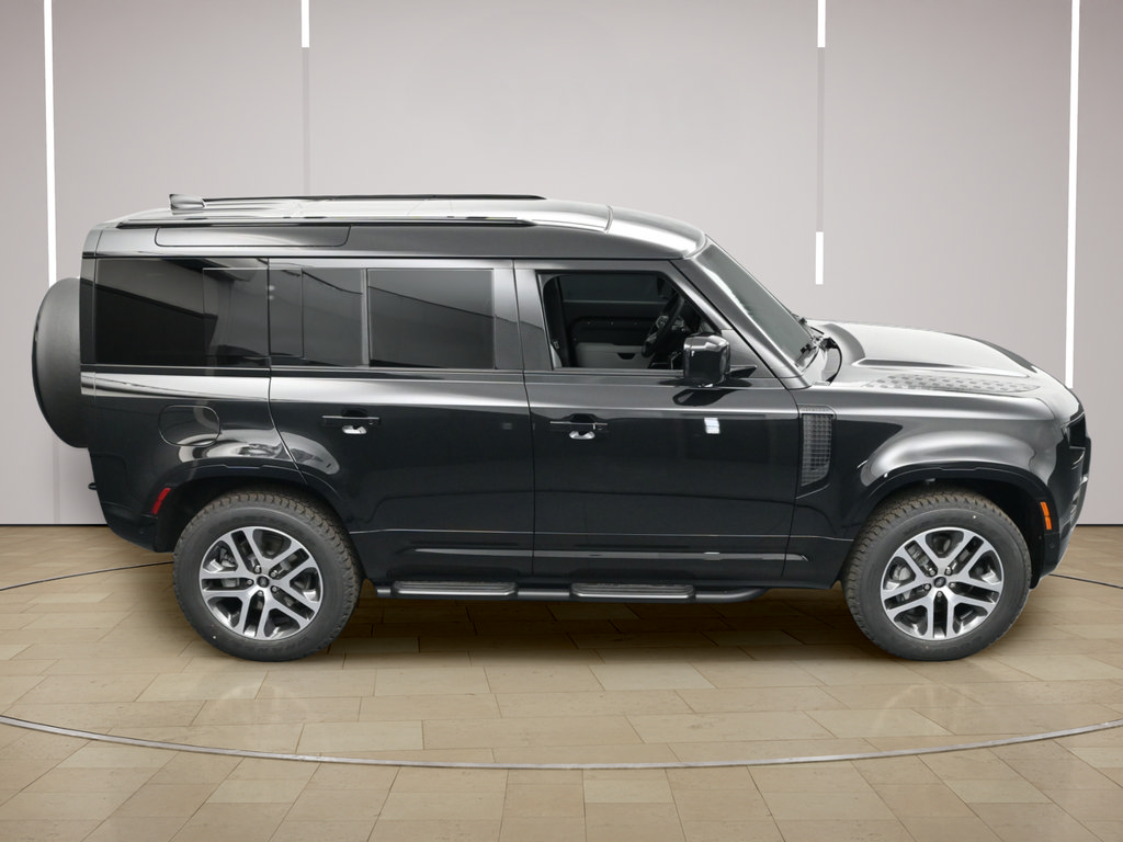 Used 2025 Land Rover Defender 110 X-Dynamic SE AWD/4WD image 35
