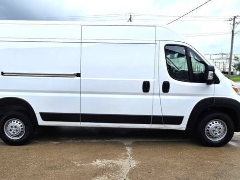 Used 2024 RAM ProMaster 2500 w/ Safety Group FWD image 4
