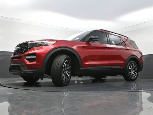 Used 2020 Ford Explorer ST w/ Premium Technology Package image 29