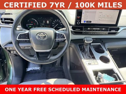 Used 2025 Toyota Sienna XLE FWD image 18