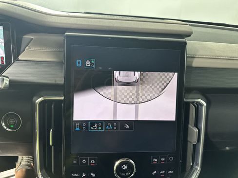 Used 2026 GMC Acadia Elevation w/ Elevation Premium Package FWD image 31