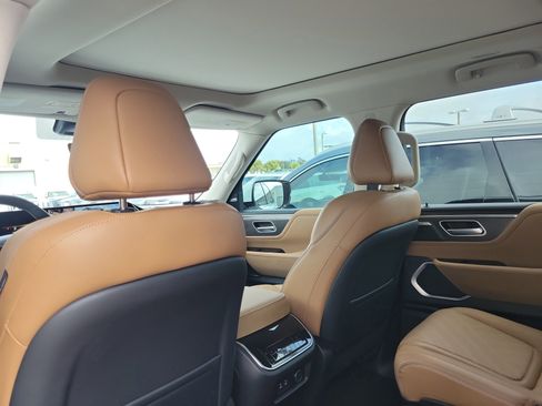 New 2026 INFINITI QX80 Luxe image 9