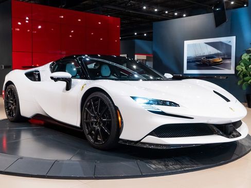 Used 2025 Ferrari SF90 Spider image 44