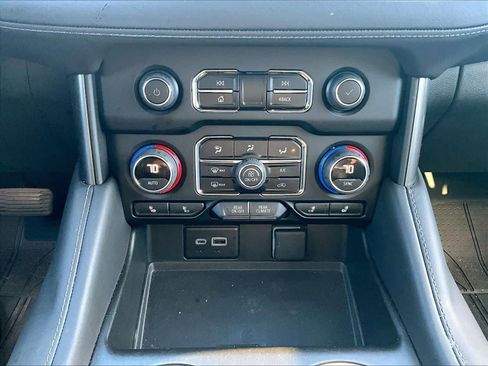 Used 2024 Chevrolet Tahoe Z71 w/ Luxury Package image 27