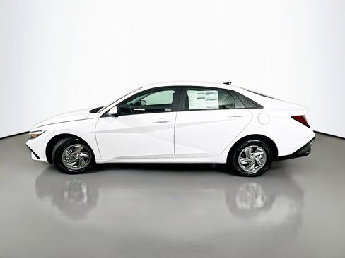 New 2026 Hyundai Elantra SE FWD image 4