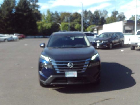 Used 2024 Nissan Rogue SV AWD/4WD image 8