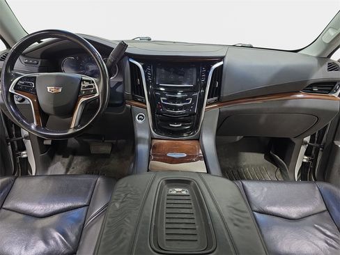 Used 2018 Cadillac Escalade Luxury image 10