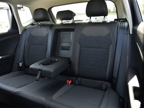 New 2025 Volkswagen Taos SE image 22