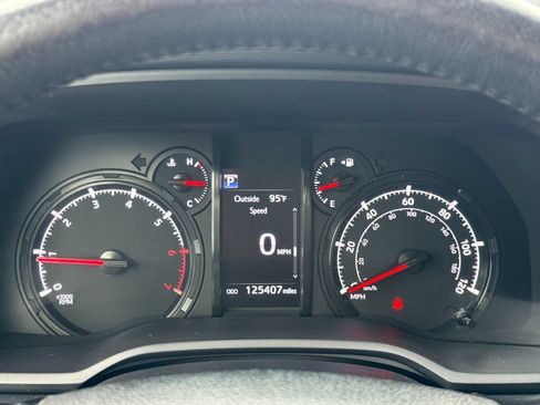 Used 2020 Toyota 4Runner SR5 AWD/4WD image 17