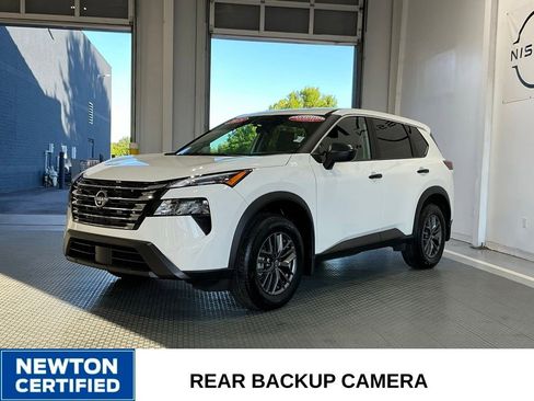 Used 2025 Nissan Rogue S FWD image 2