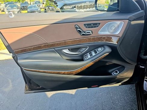 Certified 2016 Mercedes-Benz S 550 4MATIC Sedan w/ Premium Package image 21