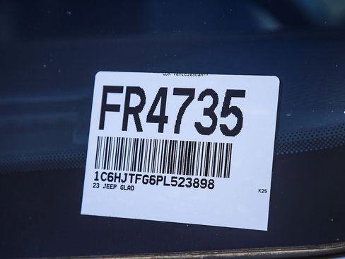 Used 2023 Jeep Gladiator Overland image 28