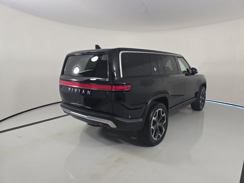 Used 2025 Rivian R1S Adventure AWD/4WD image 5