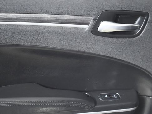 Used 2019 Chrysler 300 Touring L w/ Quick Order Package 22F image 24