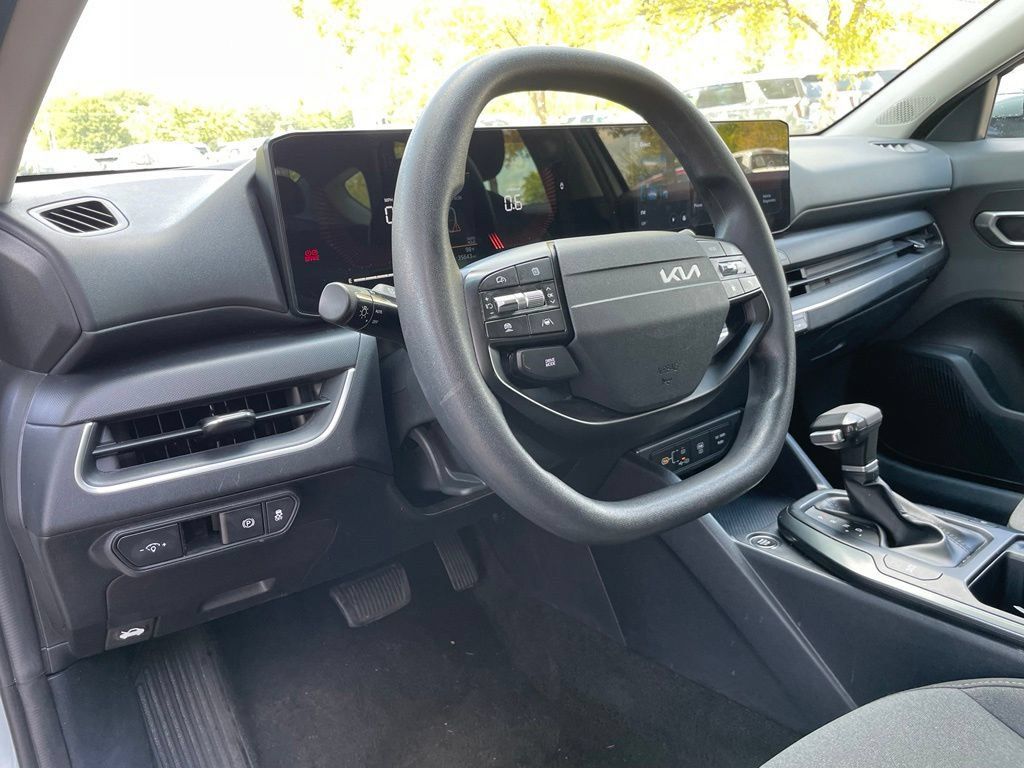 Used 2025 Kia K4 FWD image 9