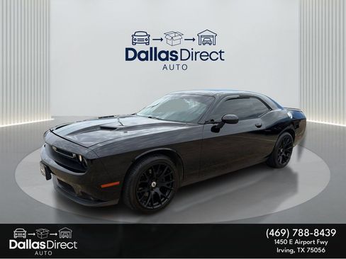 Used 2018 Dodge Challenger SXT RWD image 1