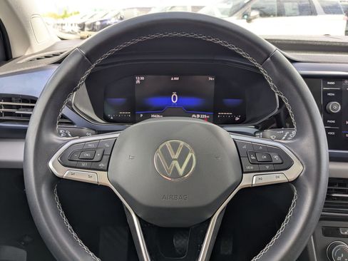 Used 2022 Volkswagen Taos SE FWD image 17
