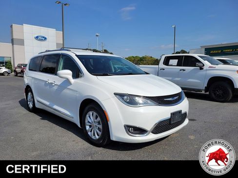 Used 2019 Chrysler Pacifica Touring-L image 3