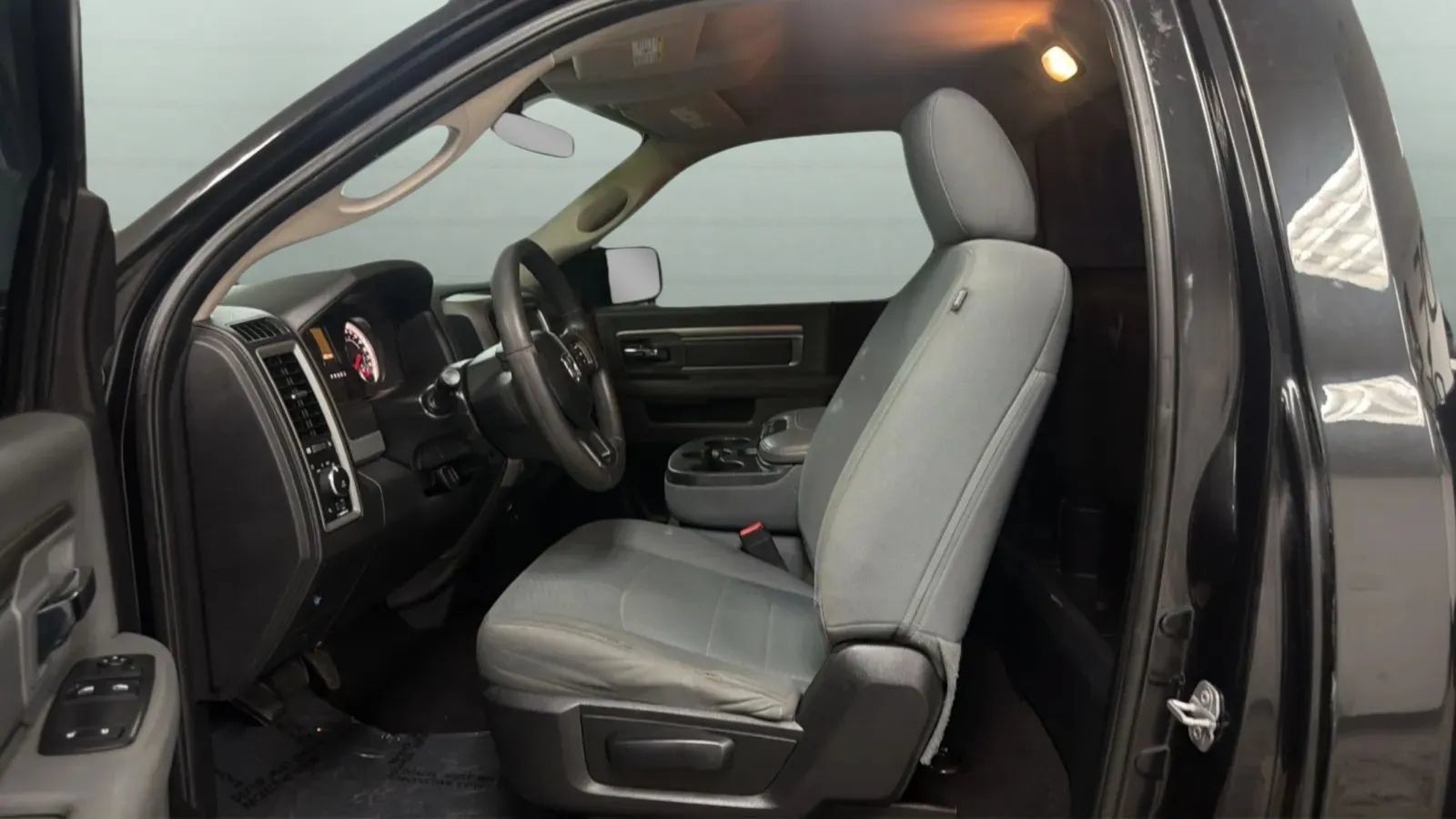 Used 2017 RAM 1500 Express RWD image 17