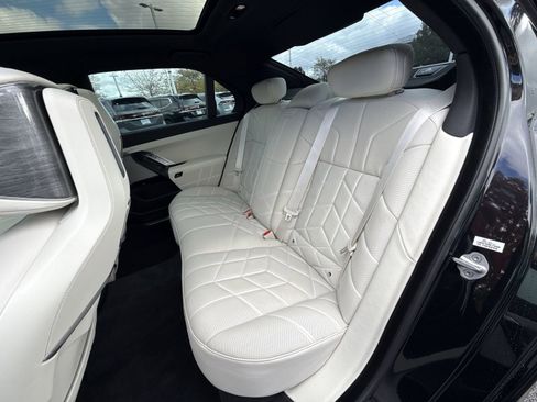 Used 2024 BMW 760i xDrive w/ Premium Package AWD/4WD image 24