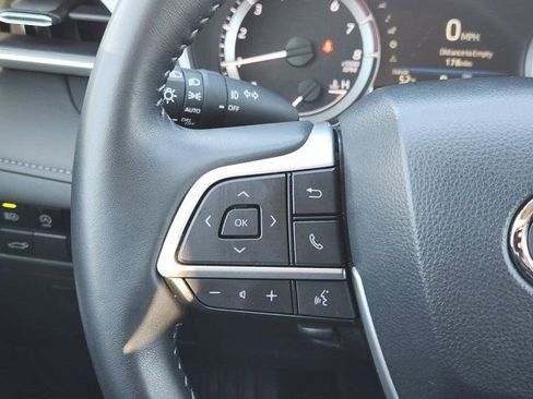 Used 2024 Toyota Highlander XLE image 29