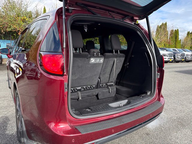 Used 2019 Chrysler Pacifica Touring Plus w/ Advanced Safetytec Group FWD image 14