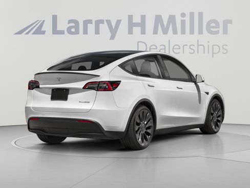 Used 2022 Tesla Model Y Long Range AWD/4WD image 2