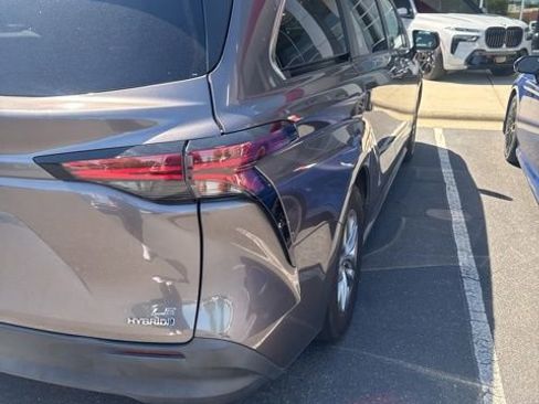 Used 2021 Toyota Sienna LE image 6