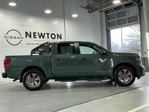 Used 2024 Nissan Titan SV w/ SV Bronze Edition Package image 23