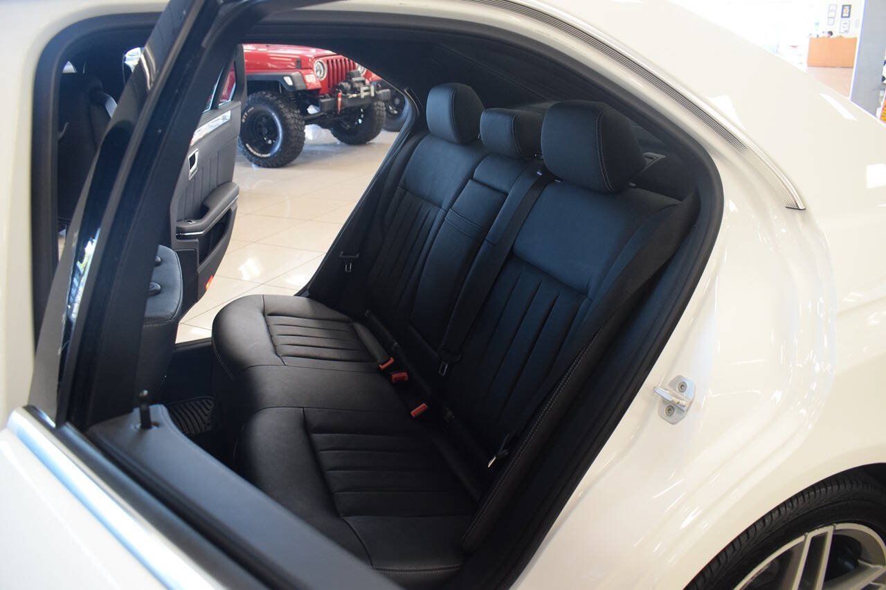 Used 2016 Mercedes-Benz E 400 Sedan image 40
