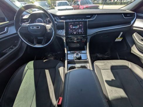 New 2025 Jeep Grand Cherokee Altitude image 13