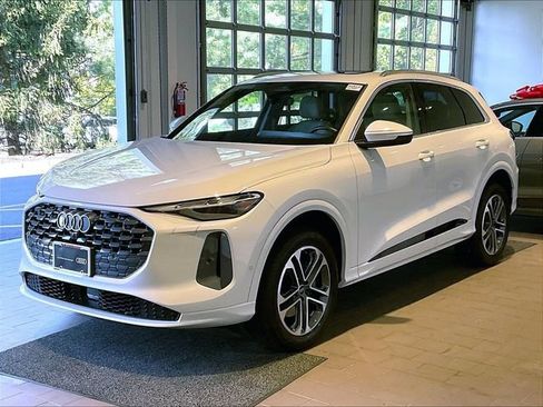Certified 2025 Audi Q5 Premium w/ Convenience Package AWD/4WD image 2