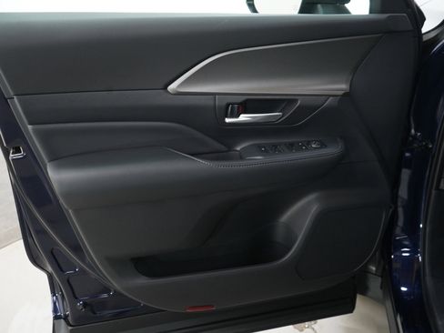 Used 2025 Toyota Grand Highlander AWD Hybrid image 23